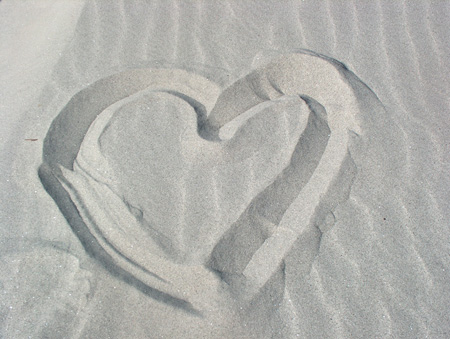 Srdce v pisku.big.jpg